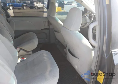 2014 Toyota Sienna Le V6 8 Passenger z USA, uszkodzony, nr VIN 5TDKK3DCXES492274